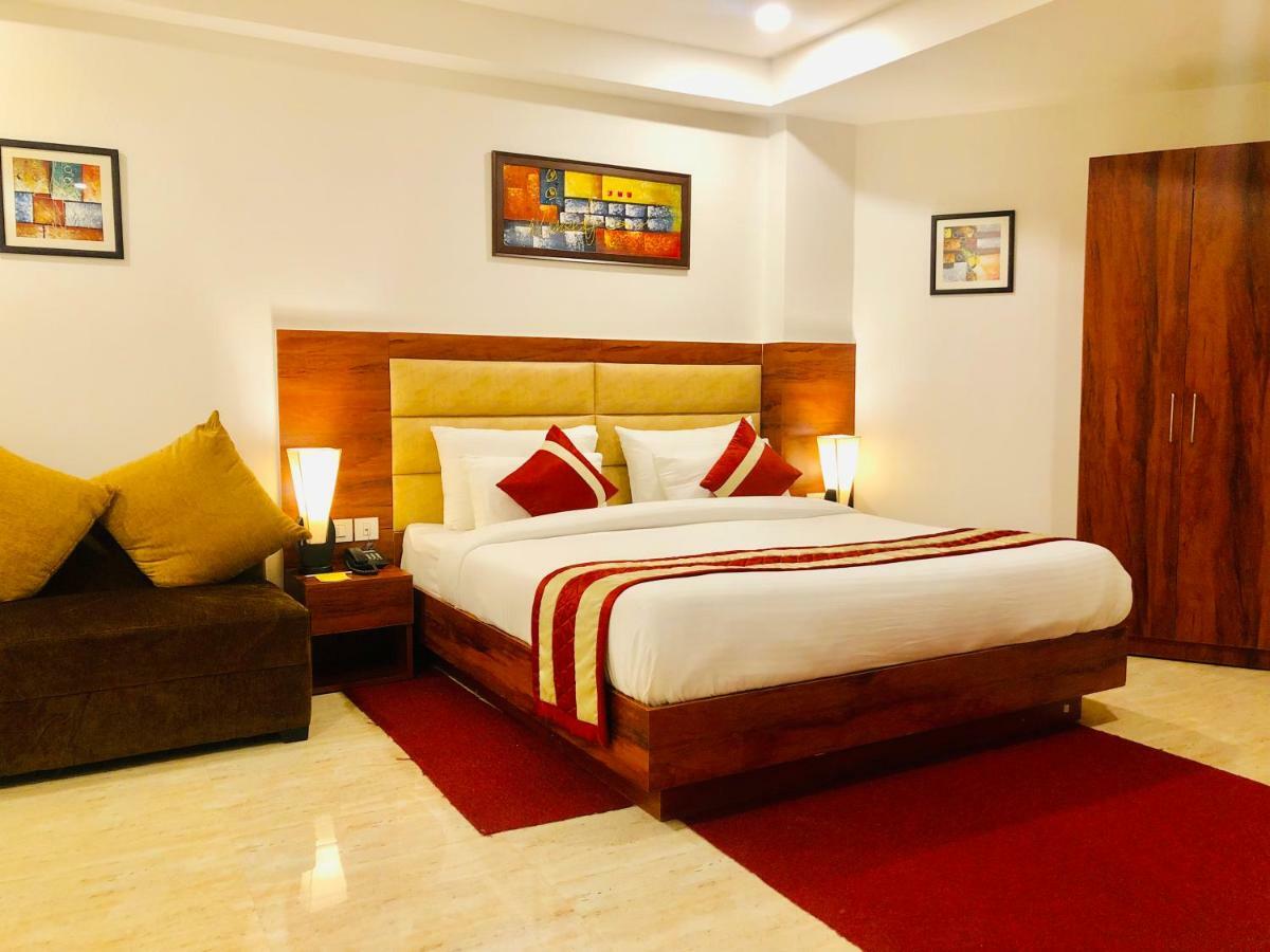 Red Crown Hotel New Delhi Exterior photo